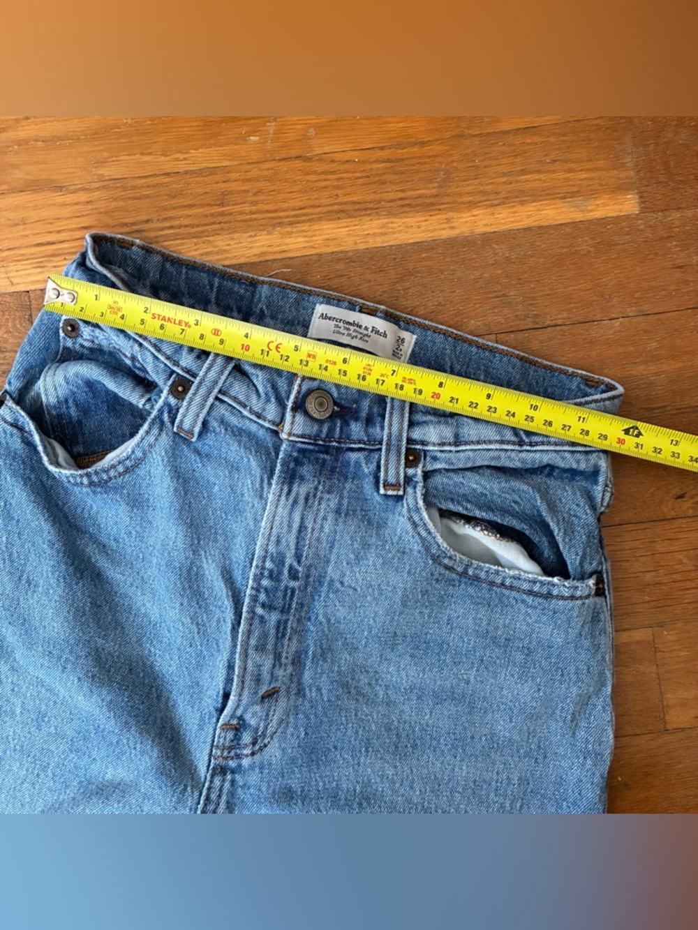 A&F Curve Love 90s Straight Jeans - Picture 4 of 7